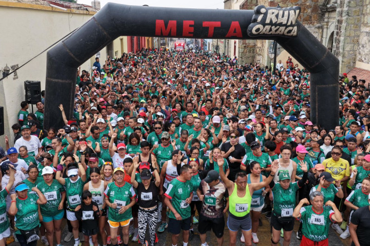 Ray Chagoya y miles de personas corrieron por Oaxaca de Juárez