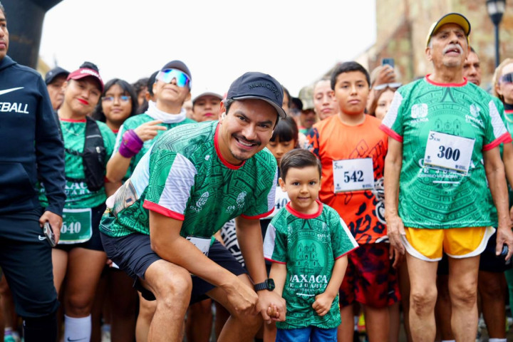Ray Chagoya y miles de personas corrieron por Oaxaca de Juárez