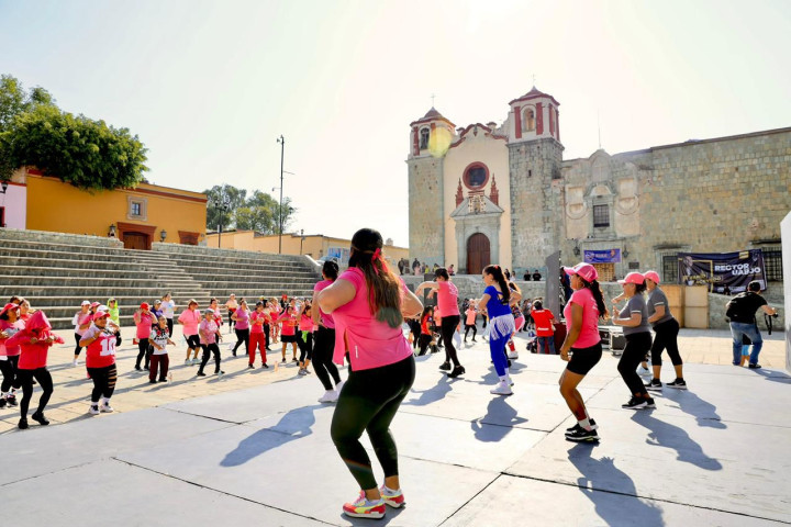 Mamás de Oaxaca de Juárez celebran su día con alegría, energía y mucho corazón