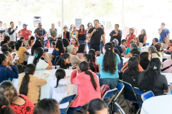 Con cariño y cercanía, celebramos el Día de las Madres en la colonia Solidaridad de Santa Rosa Panzacola
