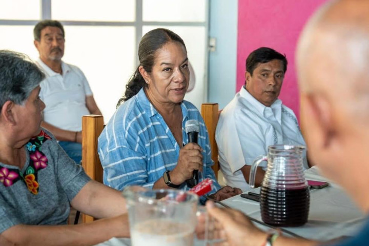 En territorio, Ray Chagoya atiende a vecinos y vecinas del barrio de Xochimilco