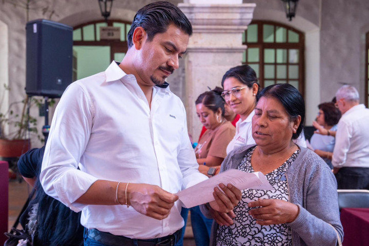Ray Chagoya continúa atendiendo de manera directa a las vecinas y vecinos de la capital
