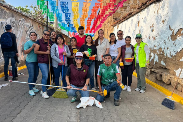Realizan tequio en el Barrio de Xochimilco