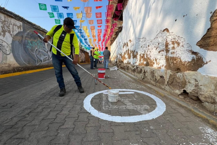 Realizan tequio en el Barrio de Xochimilco