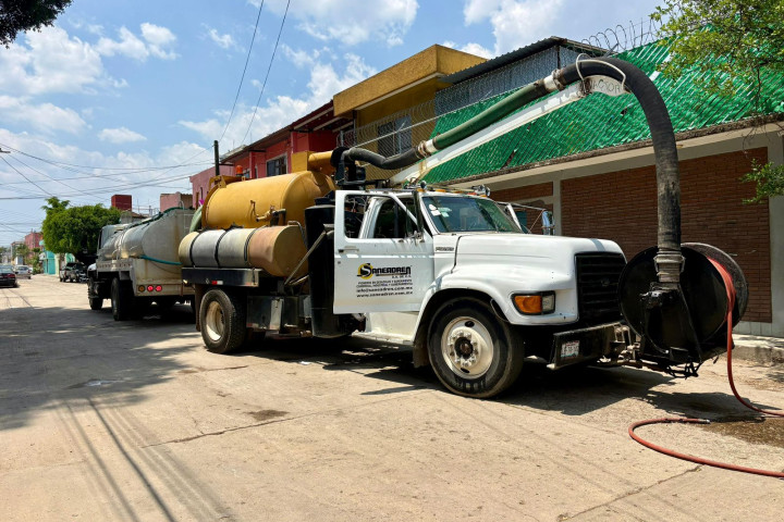 El municipio de Oaxaca de Juárez llevó a cabo trabajos de desazolve en la zona de Riberas del Atoyac