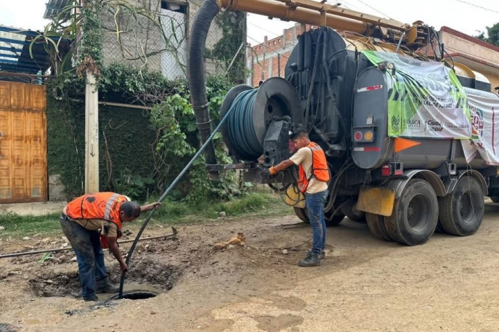 El municipio de Oaxaca de Juárez llevó a cabo trabajos de desazolve en la zona de Riberas del Atoyac