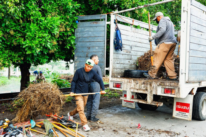 Vecinas y vecinos participaron en el Tequio Vecinal realizado en Santa Rosa Panzacola