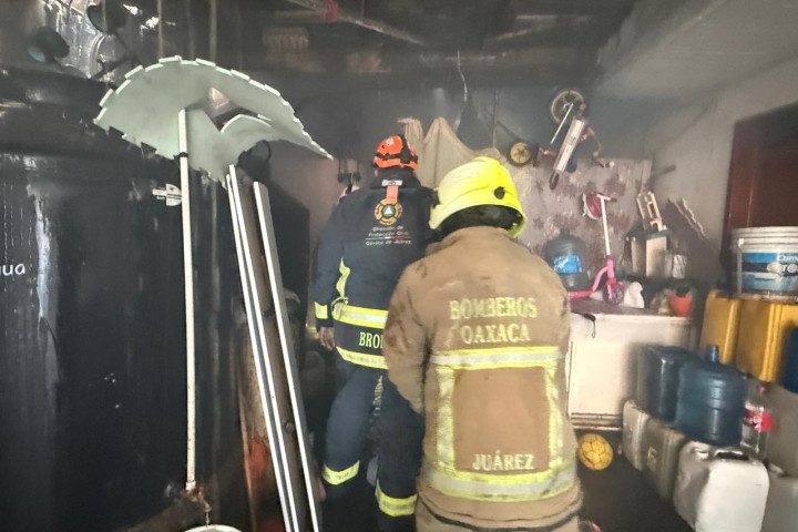 Protección Civil Municipal atiende incendio en vivienda de la colonia Reforma